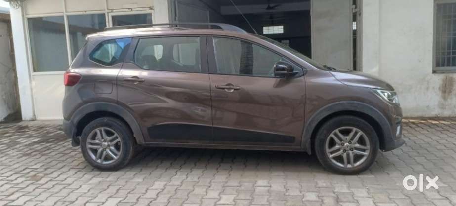 Renault Triber Rxz, 2022, Petrol