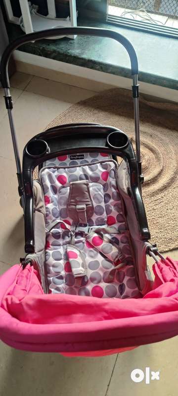 Babyhug stroller with outlet rocker