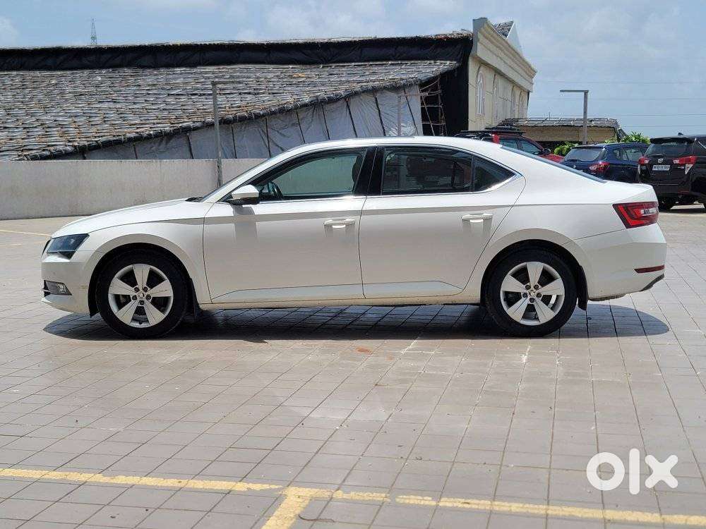Skoda Superb Style 1.8 Tsi At, 2019, Petrol