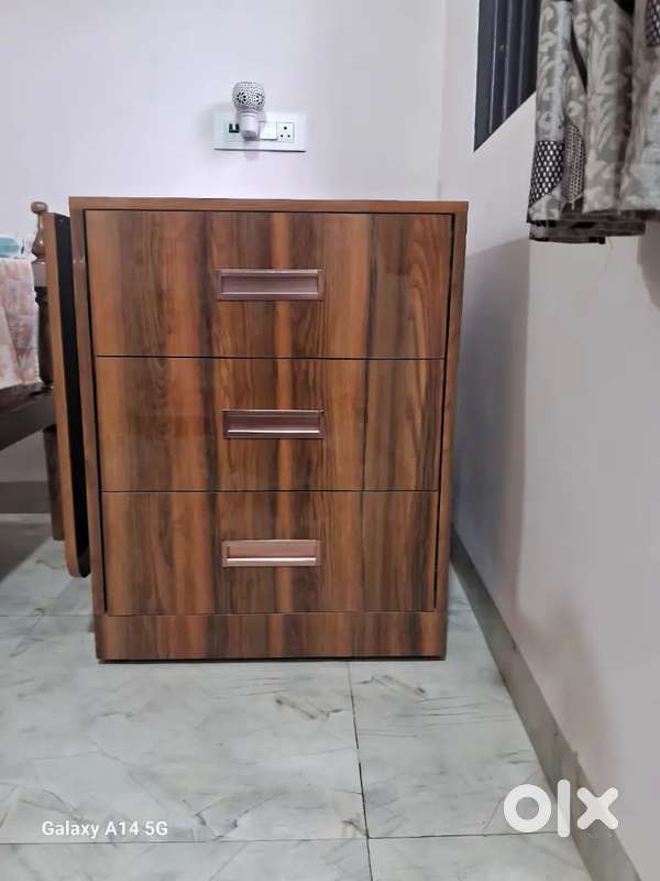 Folding table