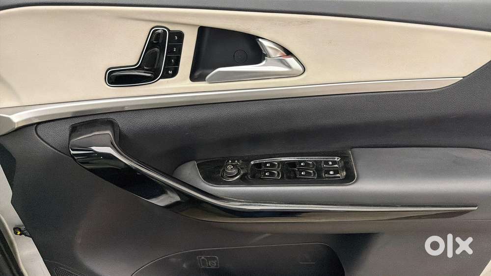 Mahindra Xuv700 2.0 Ax 7 Petrol At Str, 2023, Diesel