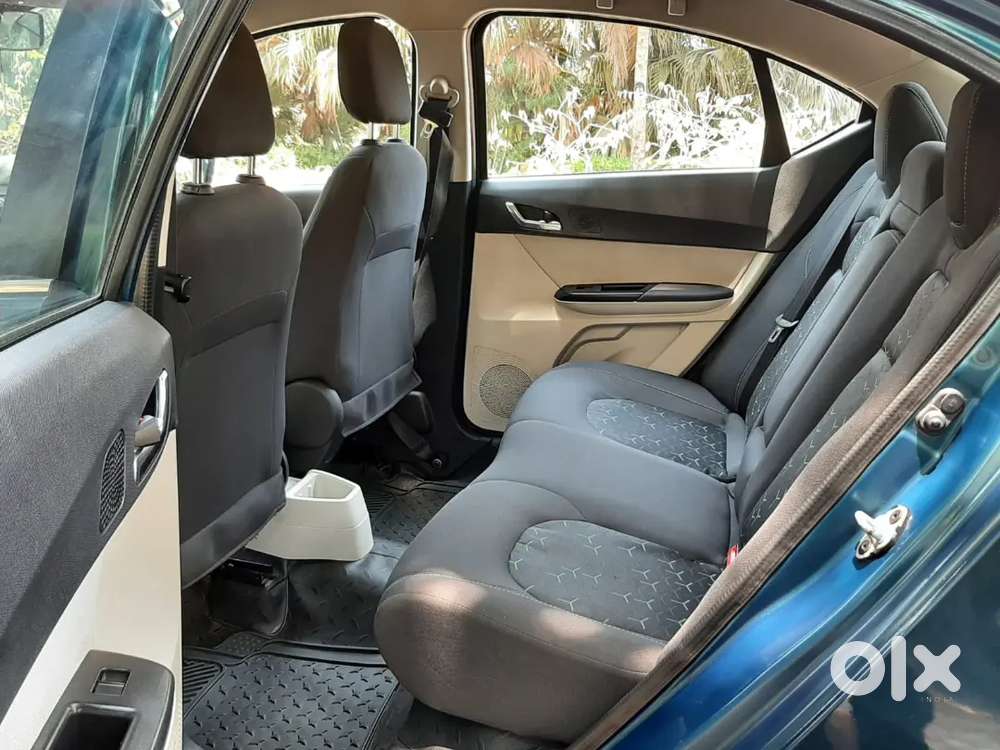 Lux Varient With Auto Headlight And Rain Sensing Wipers