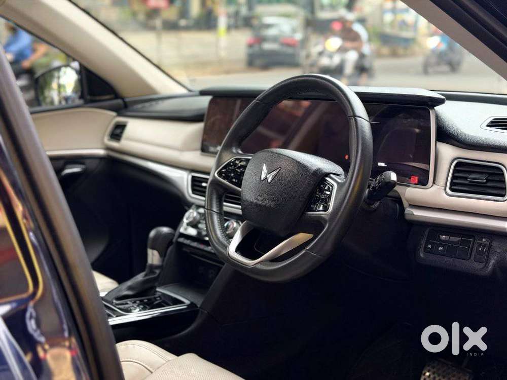 Mahindra Xuv700 2.0 Ax 7 Petrol At Luxury Pack Str, 2023, Petrol