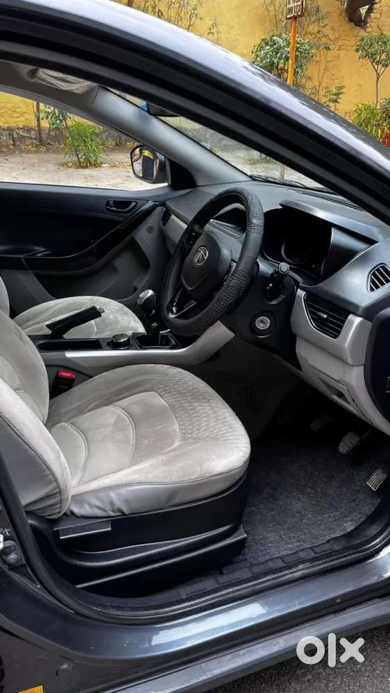 Tata Nexon 1.2 Revotron Xt, 2018, Petrol