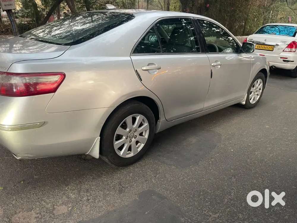 Toyota Camry At (automatic) – Well Maintained Luxury Sedan