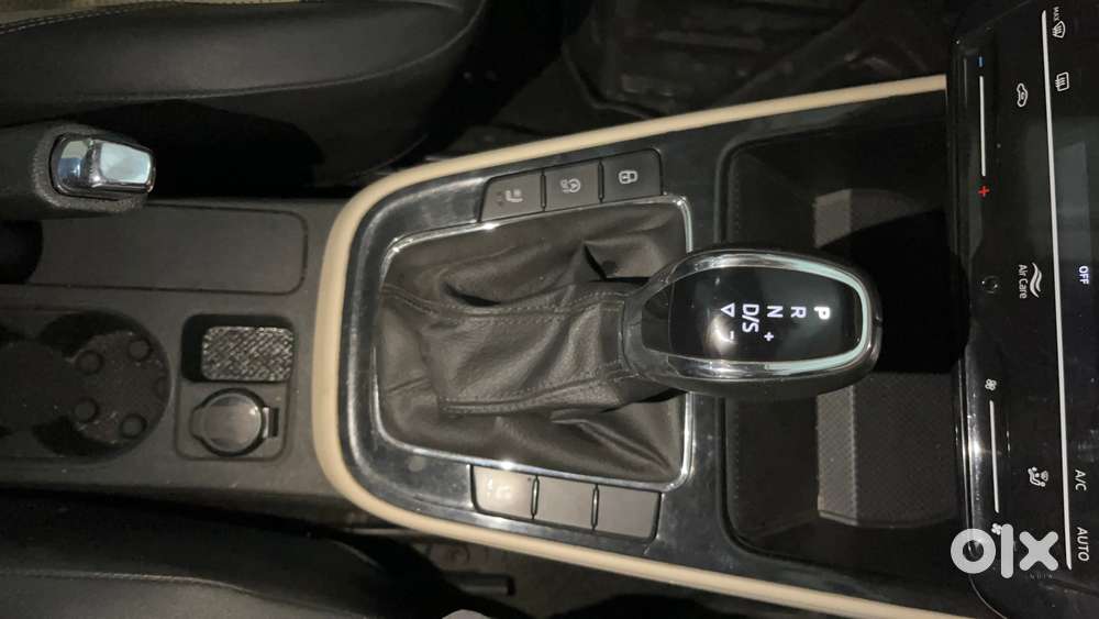 Skoda Slavia 1.0 Tsi Style At, 2023, Petrol