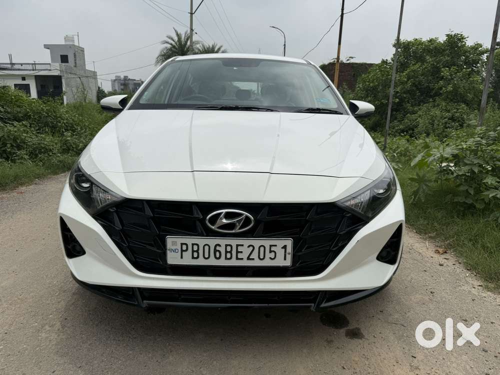 Hyundai New I20 1.2 Asta (o) Ivt, 2023, Petrol