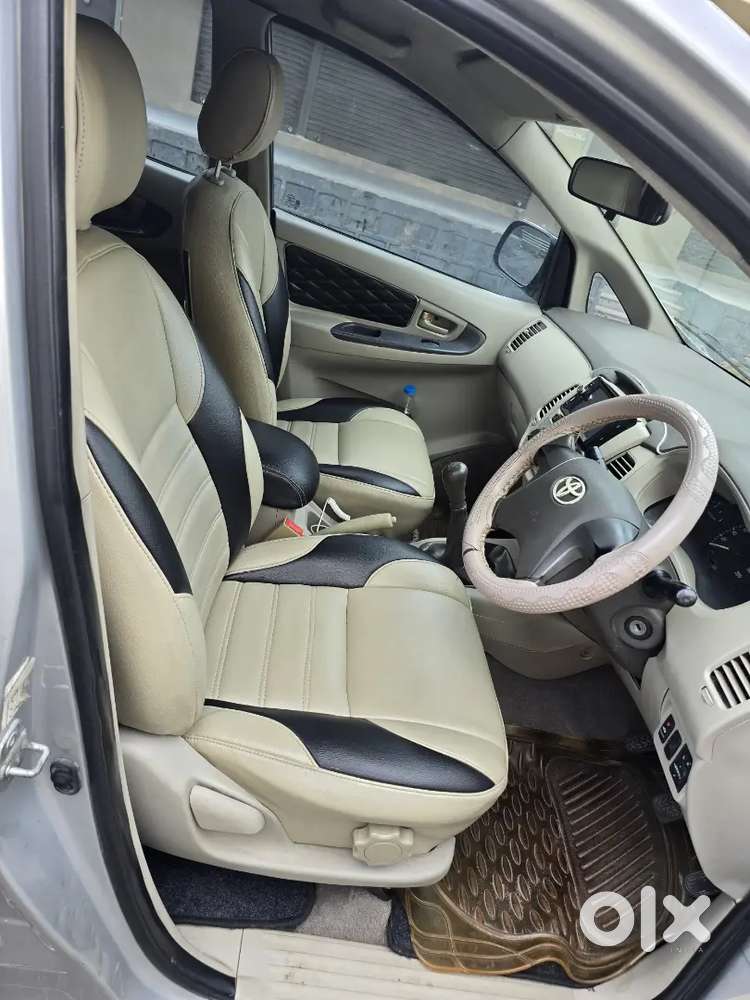 Toyota Innova 2012