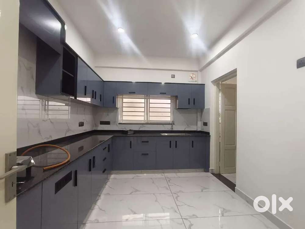 At Kuravankonam 1 room available for working ladies or students