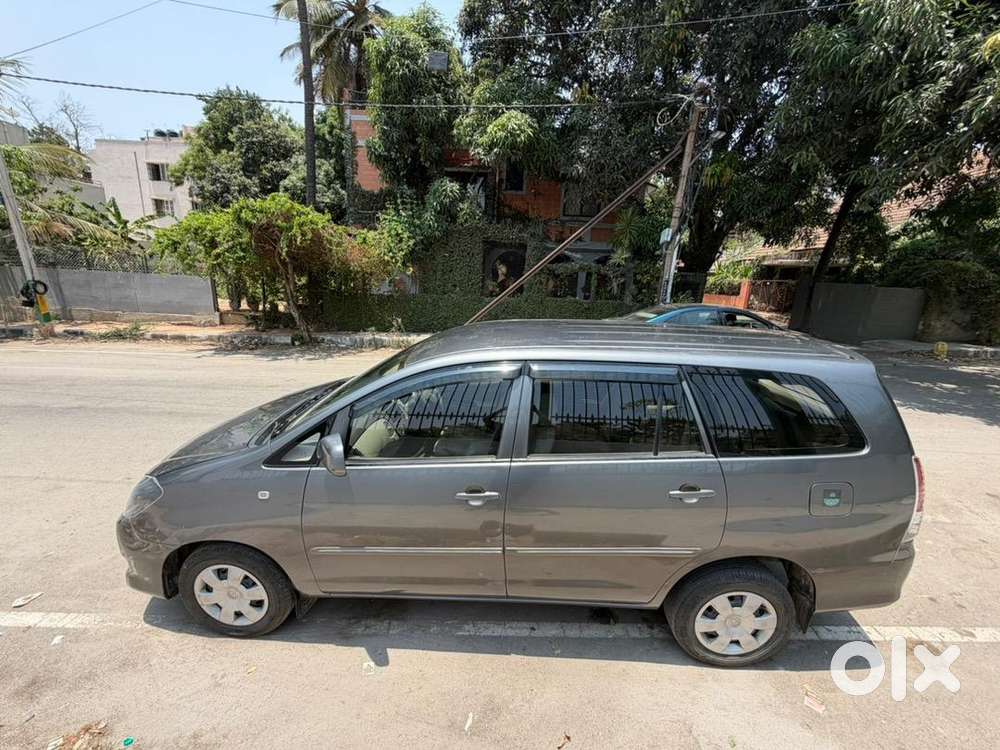 Toyota Innova 2011