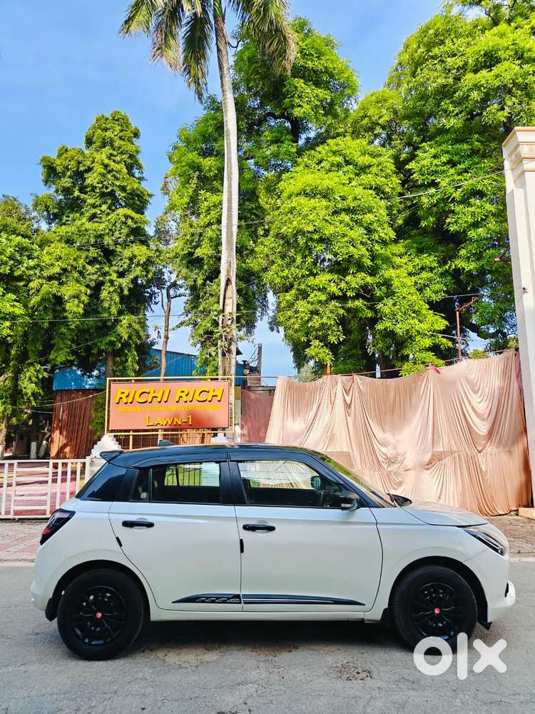 Maruti Suzuki Swift Vxi + Manual, 2025, Petrol