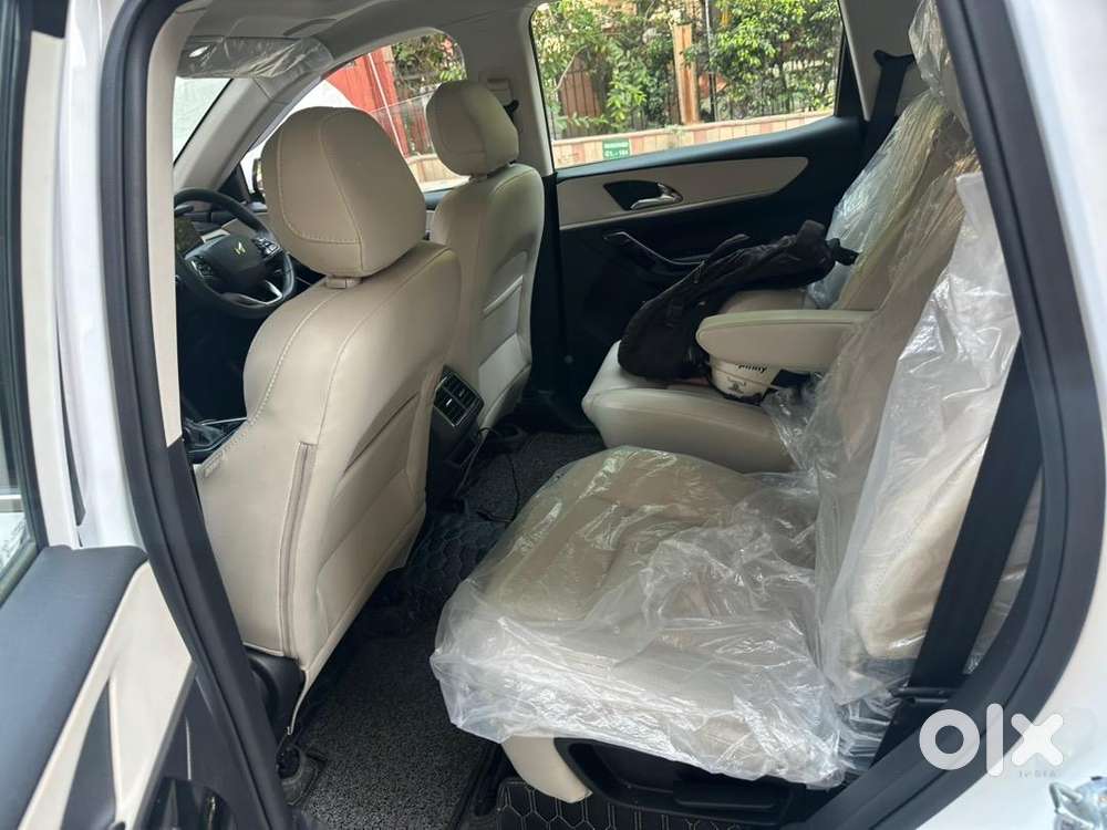 Mahindra Xuv700 2025 Diesel 7000 Km Driven