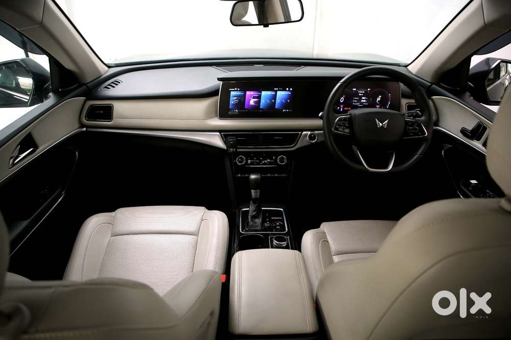 Mahindra Xuv700 Ax7 Luxury Pack Awd, 2024, Diesel