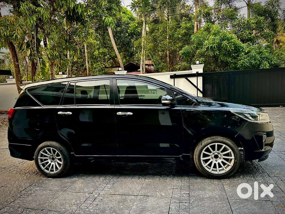 Full Black Toyota Innova Crysta 2017 Diesel Well Maintained
