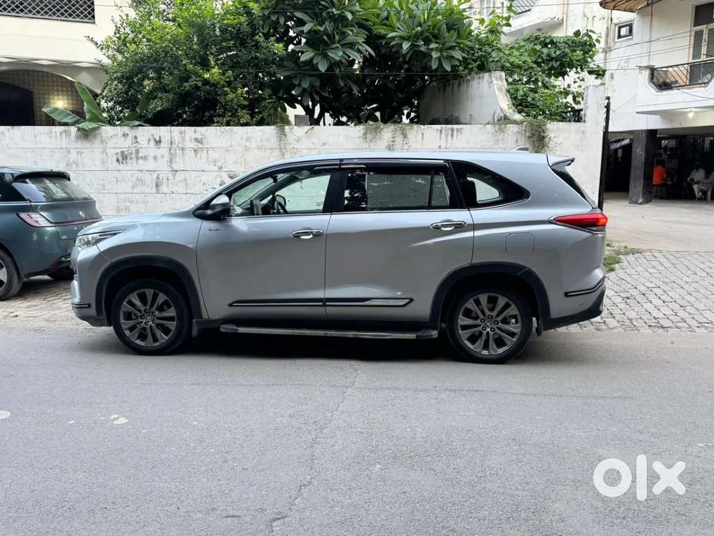 Toyota Innova Hycross 2.0 Zx (o) Hybrid 7 Str, 2025, Petrol