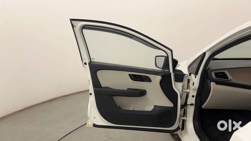 Tata Altroz 1.2 Xm Plus, 2022, Petrol