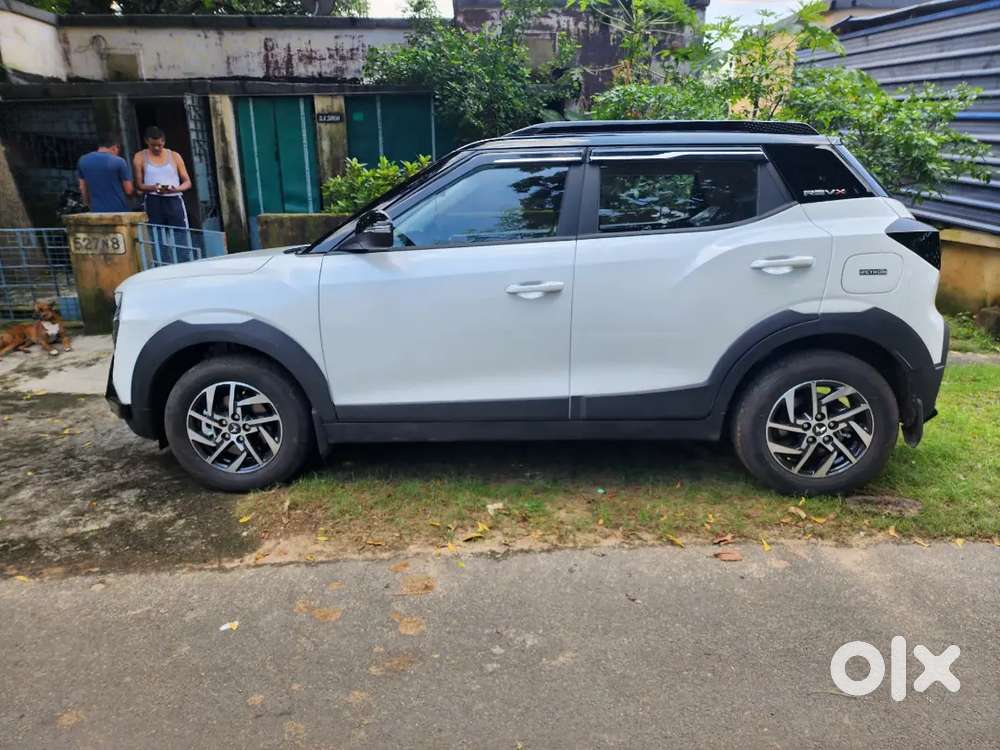 Mahindra Xuv 3xo 2025 Petrol 900 Km Driven