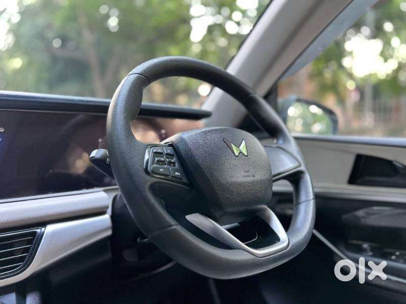 Mahindra Xuv700 2.0 Ax 5 Petrol At Str, 2023, Petrol