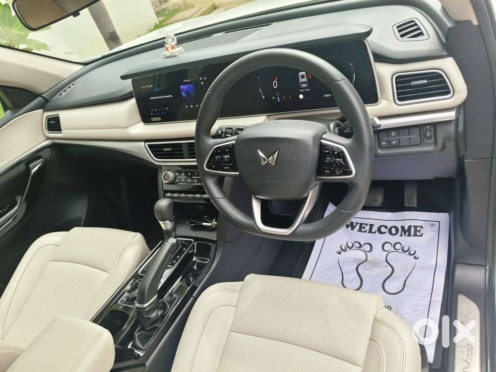 Mahindra Xuv700 2.2 Ax 7 Diesel At Str, 2023, Diesel
