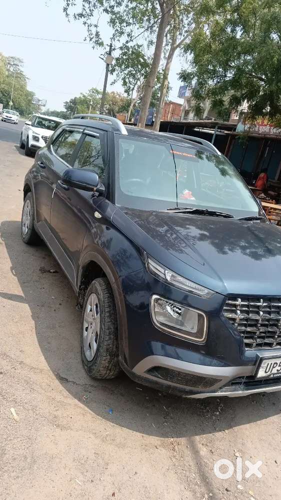 Hyundai Venue 2022 Petrol 68000 Km Driven