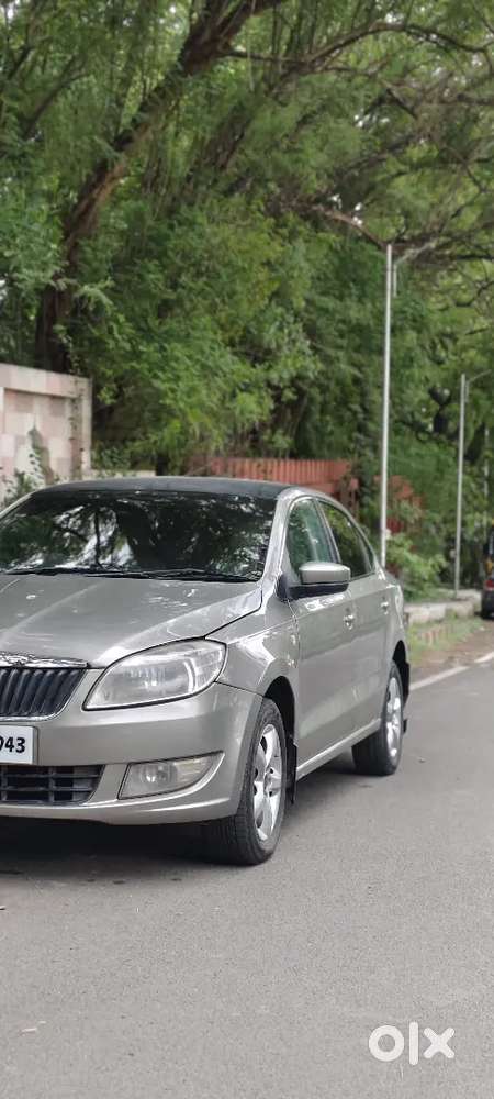 Skoda Rapid Elegance 2013