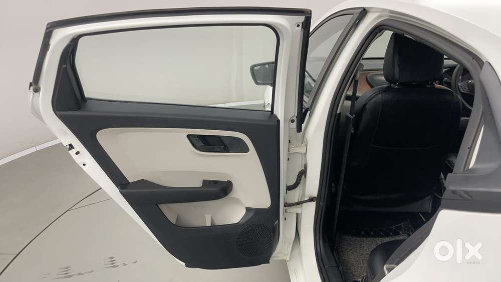 Tata Altroz 1.2 Xt, 2022, Petrol