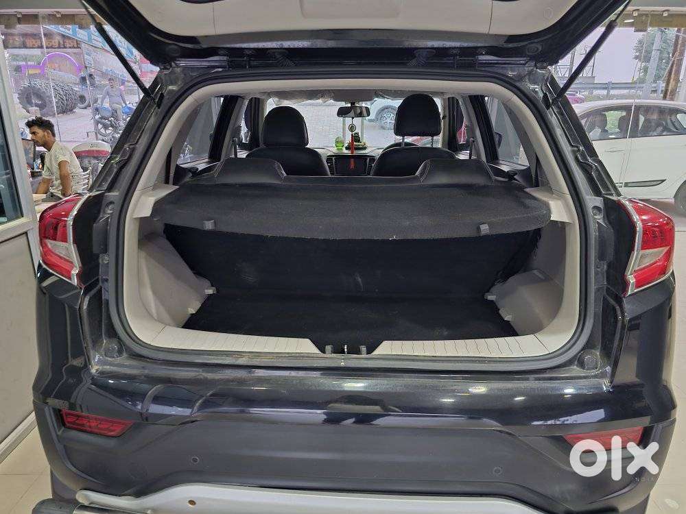 Mahindra Xuv300 W4, 2023, Petrol