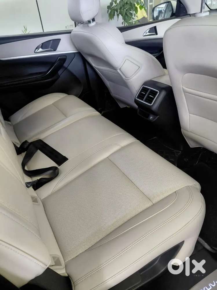 Mahindra Xuv700 Diesel 2022 Ax7
