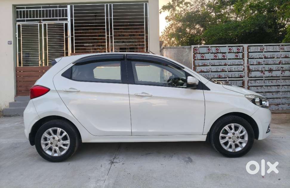 Tata Tiago 1.2 Revotron Xza, 2017, Petrol