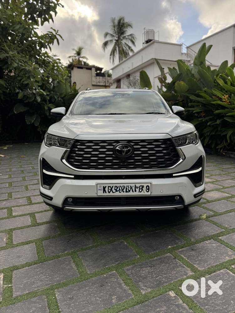 Toyota Innova Hycross 2.0 Zx (o) Hybrid 7 Str, 2025