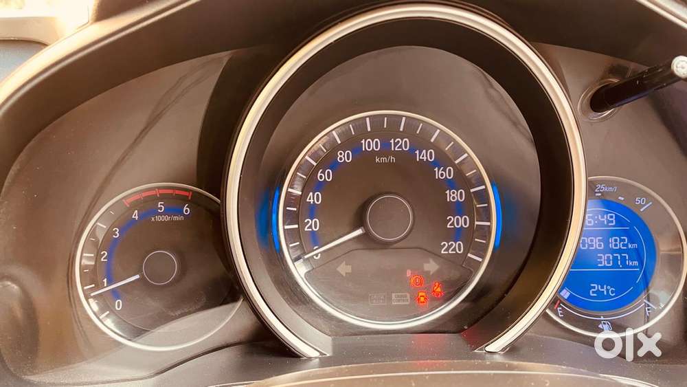 Maruti Suzuki Brezza 1.5 Lxi Smart Hybrid, 2024, Petrol