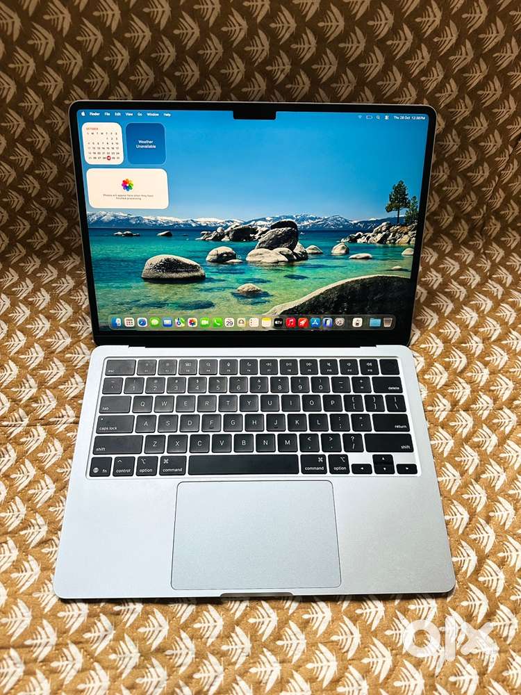 Macbook air m4 16/256-9 month ape warranty available -full kit