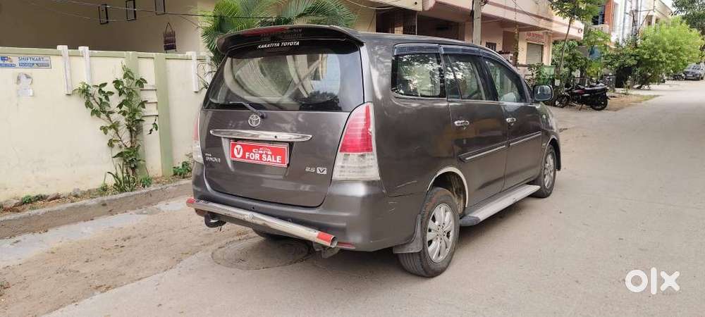 Toyota Innova 2.5 V Diesel 8-seater, 2011, Diesel