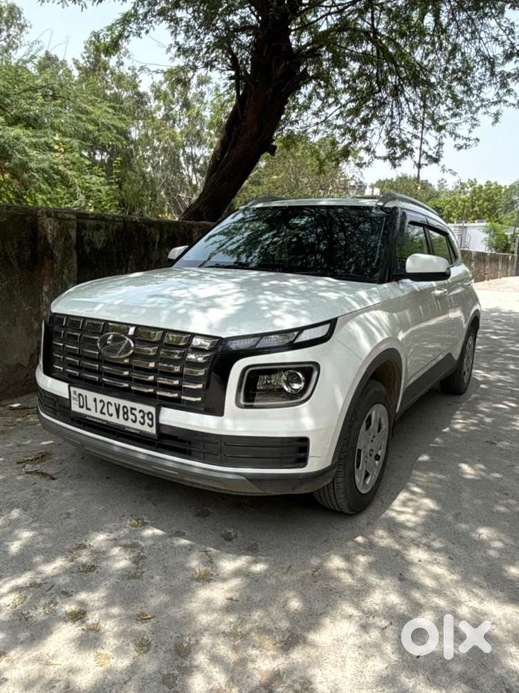 Hyundai Venue Petrol Manual 2023