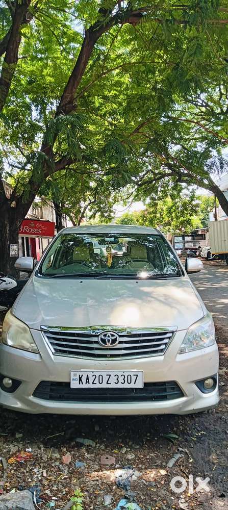 Innova 2.5 V Version 7 Seater Diesel