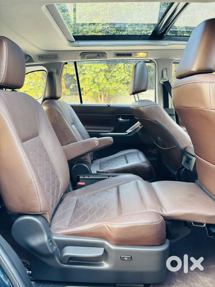 Toyota Innova Hycross