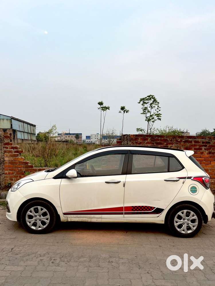 Hyundai Grand I10 1.2 Sportz  2016  42000 Km  First Owner  White