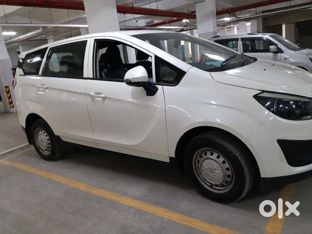Mahindra 8 Seater Car