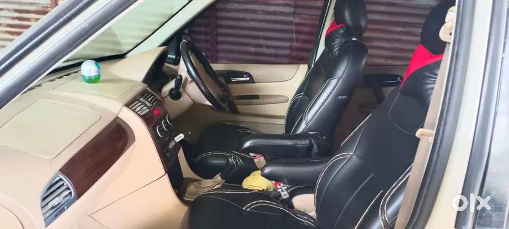 Tata Safari Storme 2015