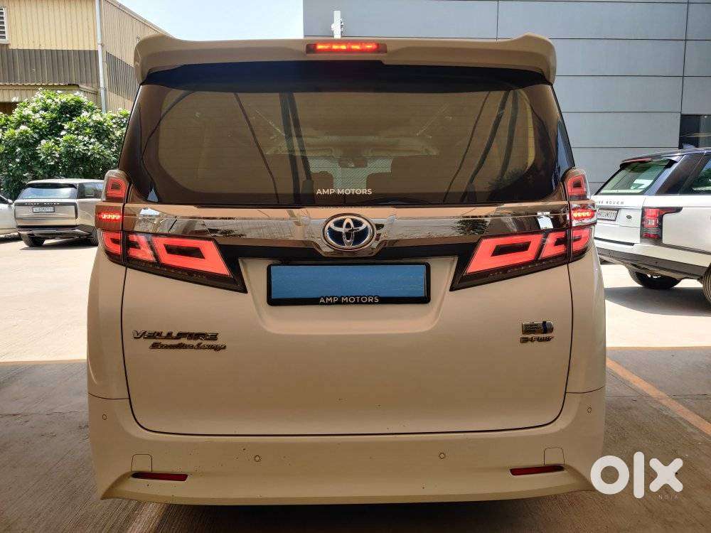 Toyota Vellfire 2.5 Executive Lounge, 2022, Petrol