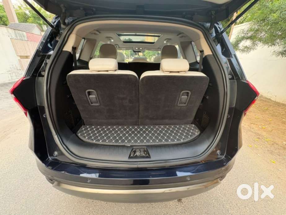 Mahindra Xuv700 2.0 Ax 7 Petrol Mt Str, 2023, Petrol