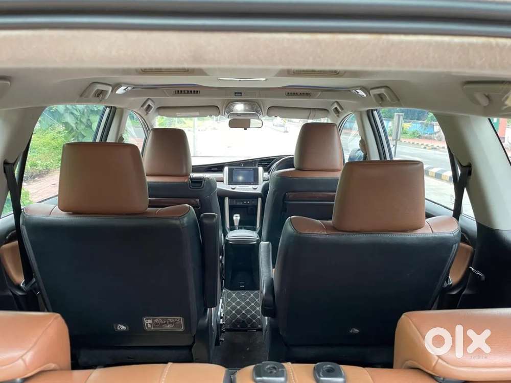 Toyota Innova Crysta 2.8 Zx At 7 Seater, 2016, Diesel