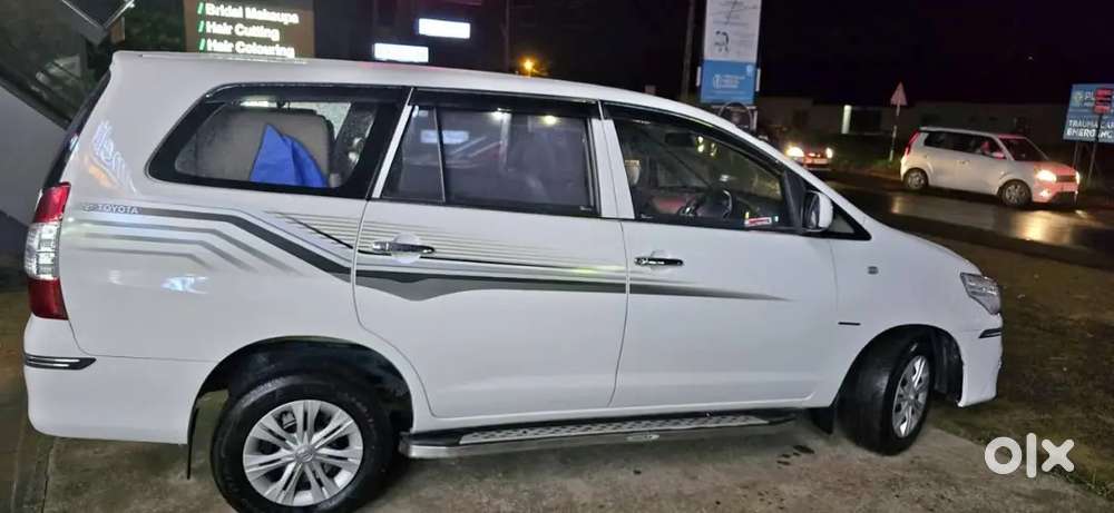 Toyota Innova 2015 Diesel 205000 Km Driven.haryana Registration