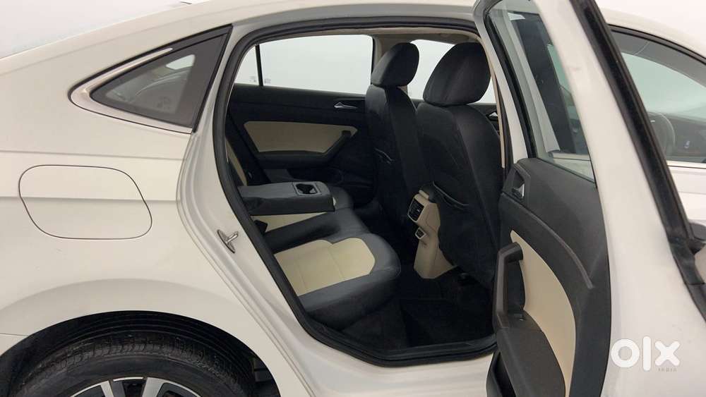 Skoda Slavia Style 1.0l Tsi At, 2022, Petrol