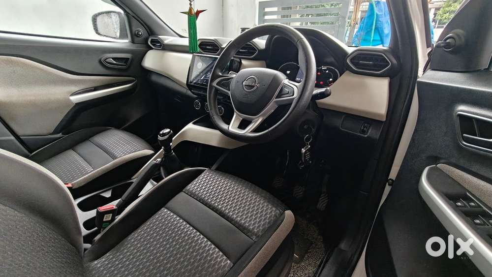 Nissan Magnite Xe 1.0 Petrol (2022) -  Upgraded With Top-end Features