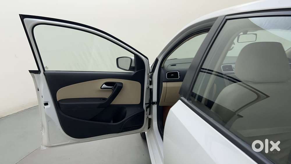 Volkswagen Polo Petrol Highline 1.2l, 2015, Petrol
