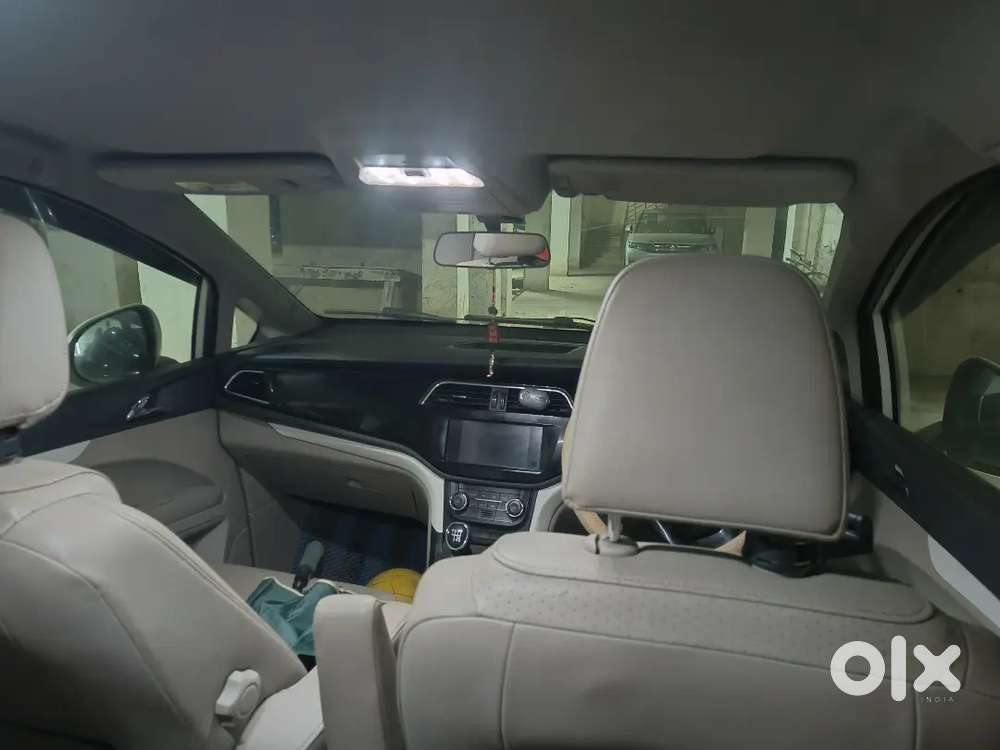 Mahindra Marazzo  M8 2018