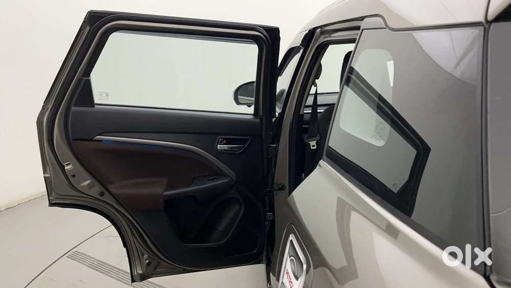 Maruti Suzuki Brezza 1.5 Zxi At Smart Hybrid Dual Tone, 2023, Petrol