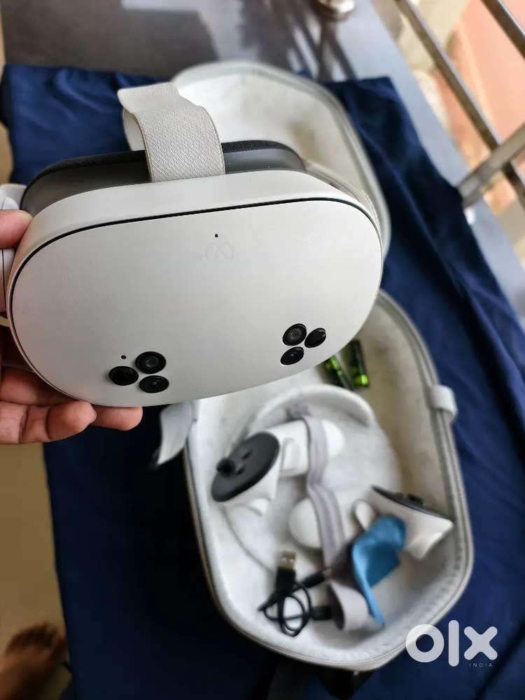 Meta Quest 3s VR Headset