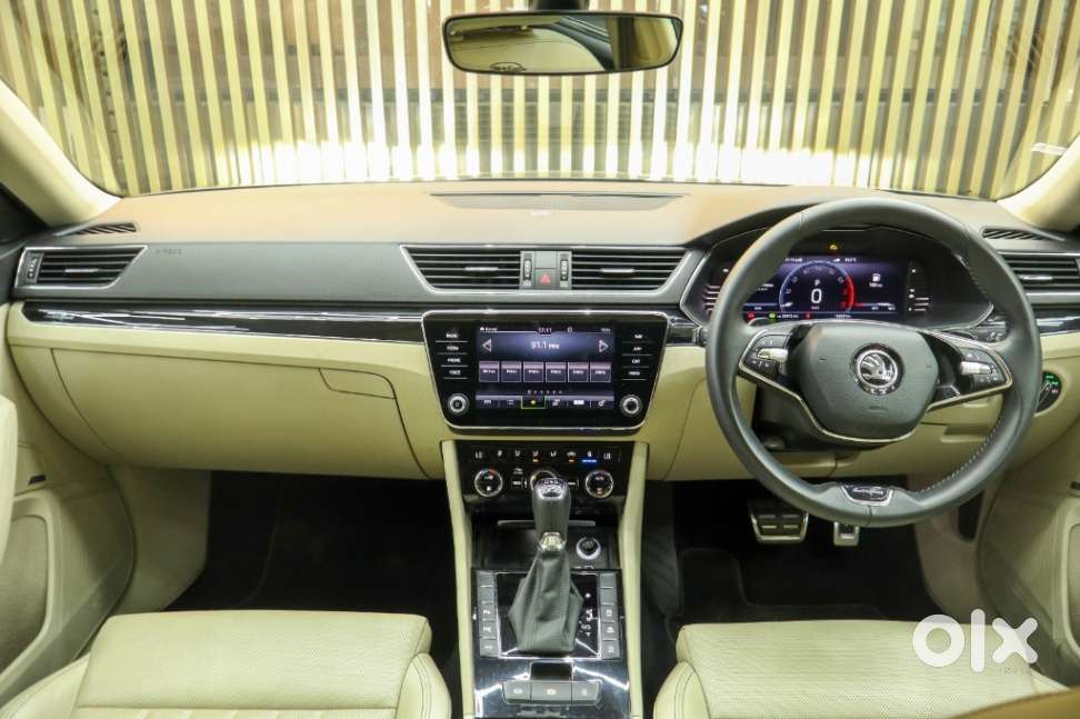 Skoda Superb 2.0 L&k Tsi At, 2022, Petrol